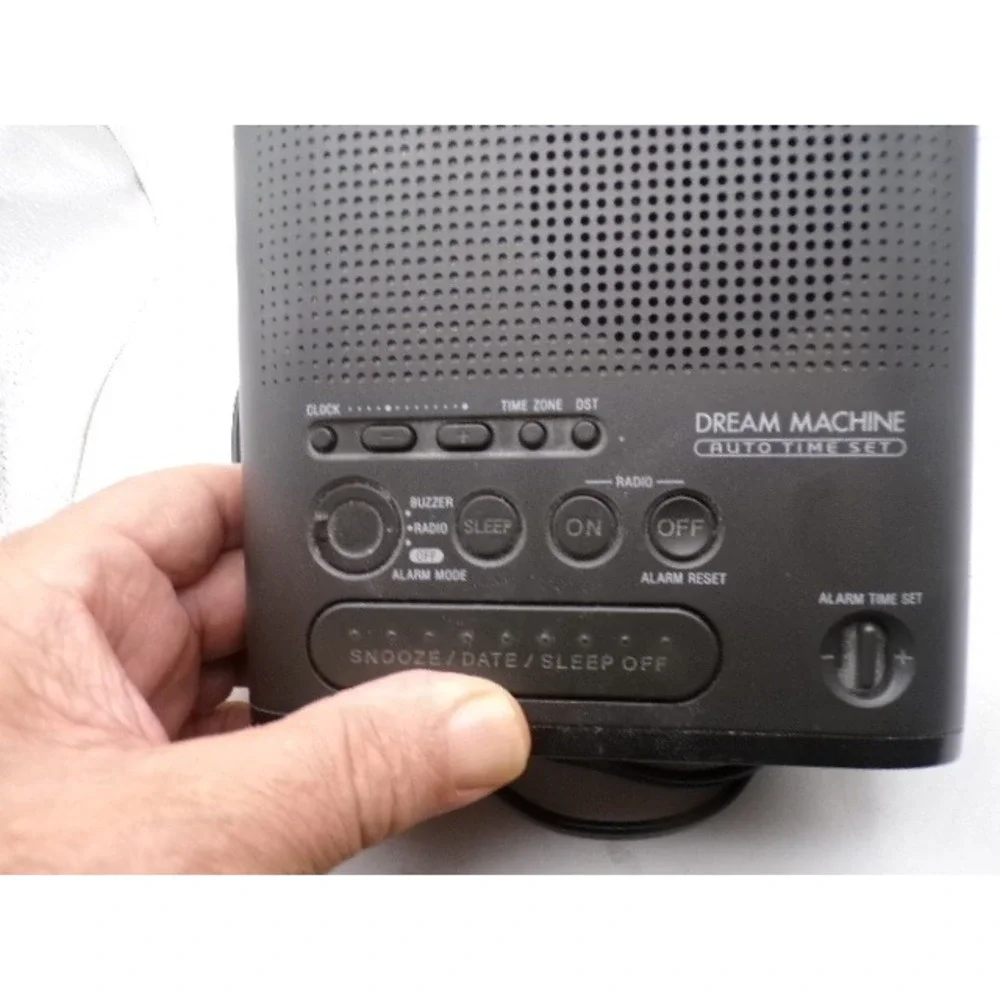 Sony Dream Machine ICF-C218 AM FM Clock Radio Auto Time Set Black Alarm Works